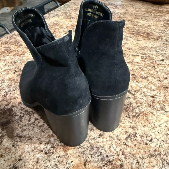 Lulus Martella Black Suede Ankle Booties - Size 7.5 - Picture 4 of 6